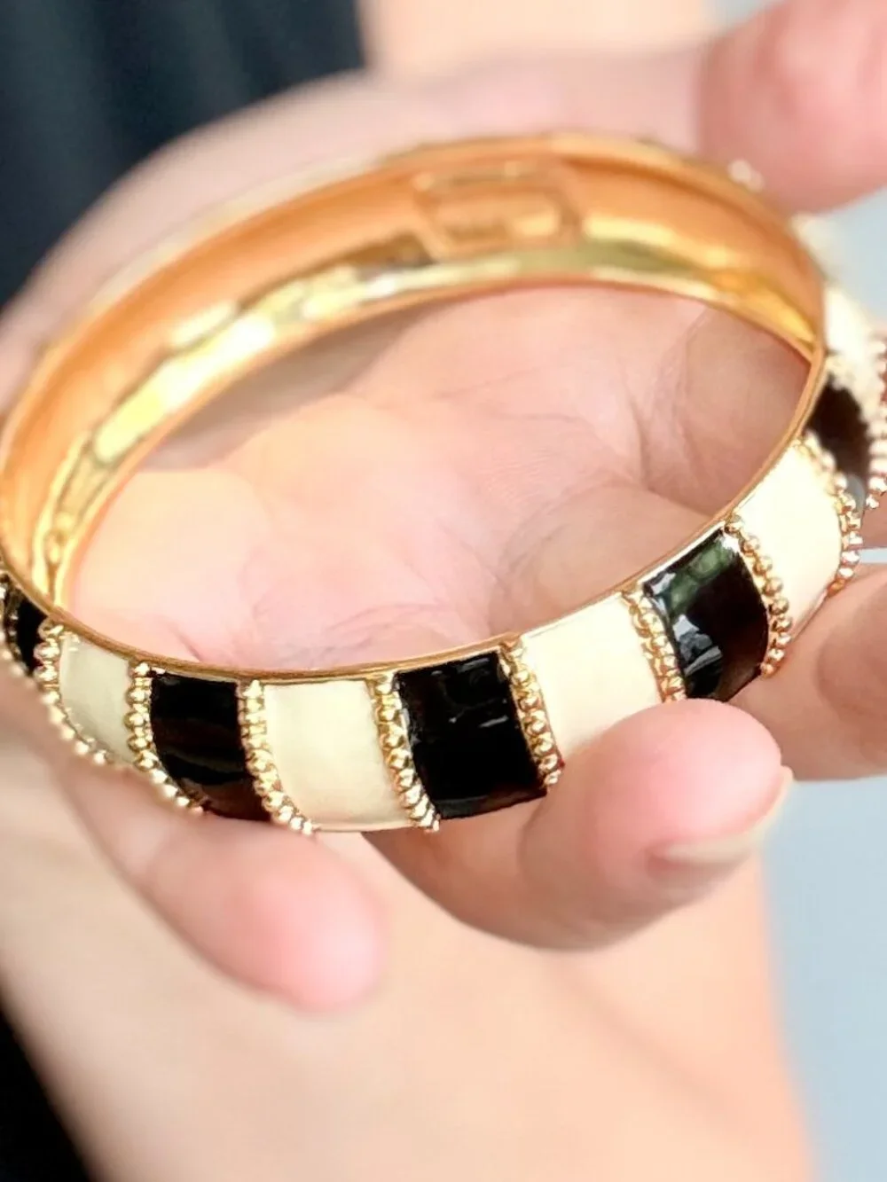 Kate Spade Harbor Lights Black Cream Enamel Bangle Bracelet - Picture 1 of 8